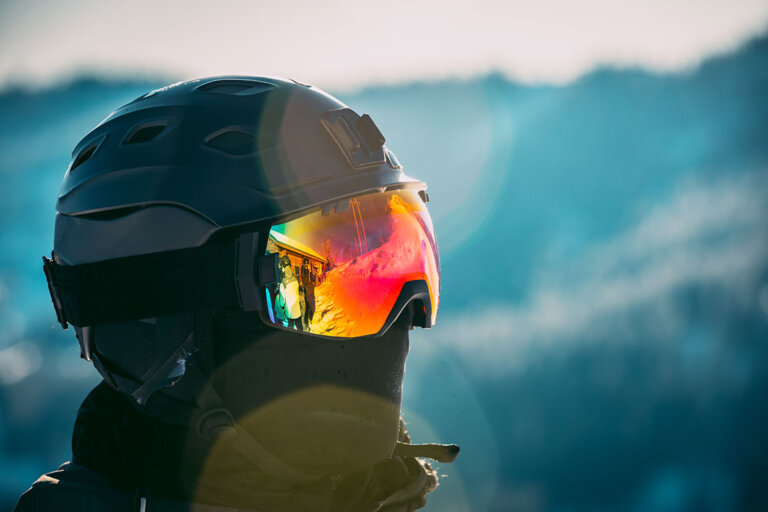 casco da sci con visiera