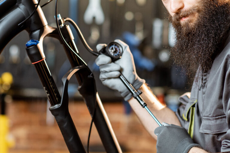 pompa per ammortizzatori