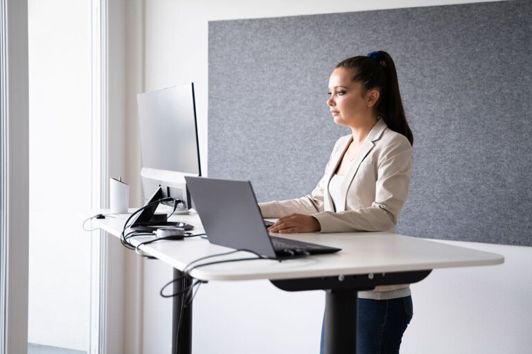 scrivania regolabile in altezza